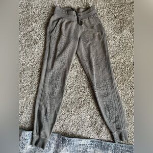 Lululemon Warm Down High Rise Thread Dye Rover Black Jogger in Sz 2